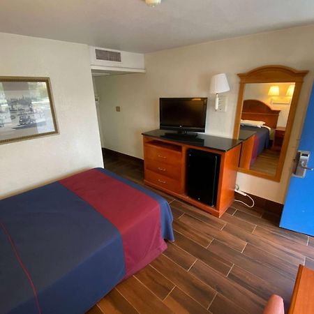Travelodge By Wyndham Grand Rapids North Walker Esterno foto