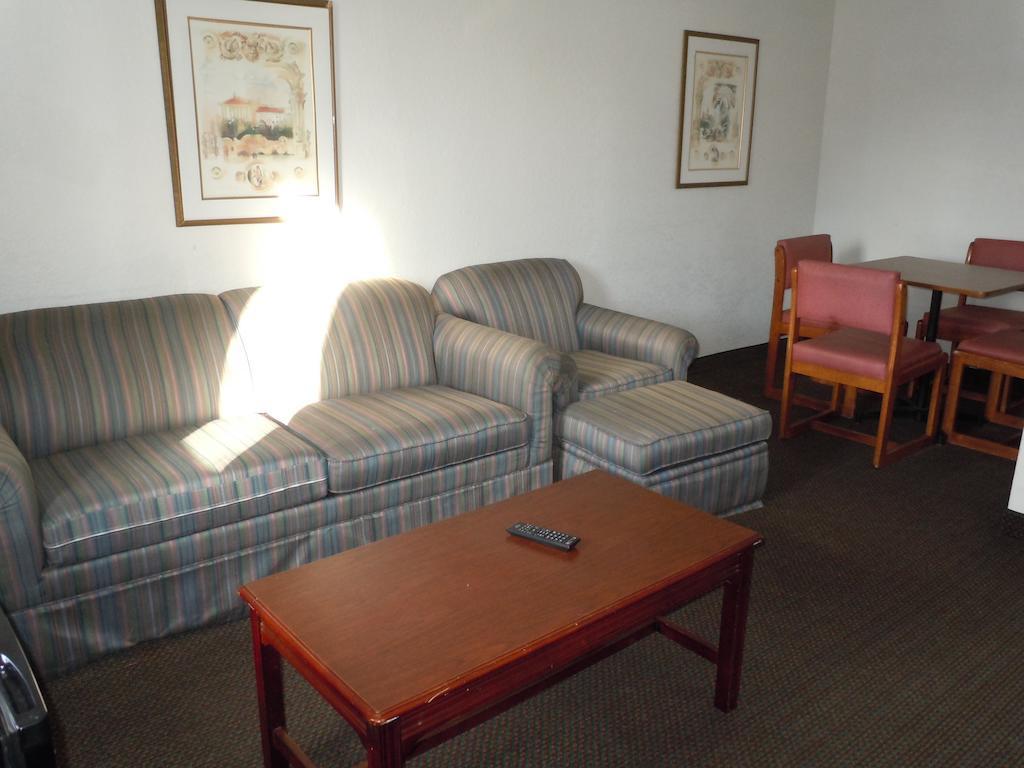 Travelodge By Wyndham Grand Rapids North Walker Esterno foto