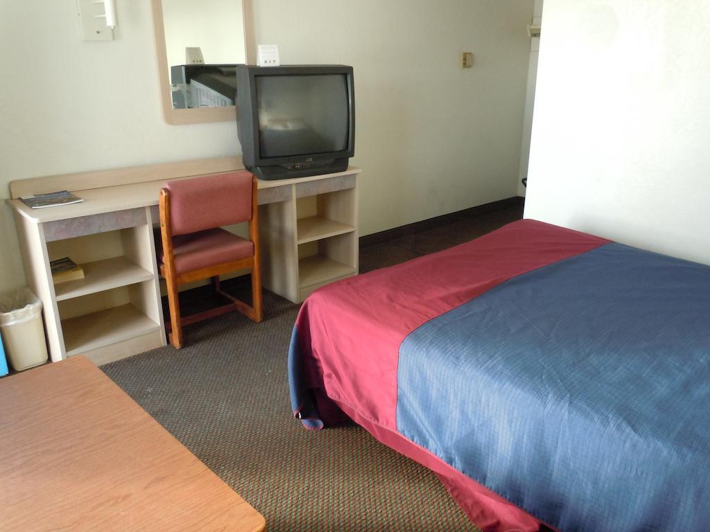 Travelodge By Wyndham Grand Rapids North Walker Esterno foto