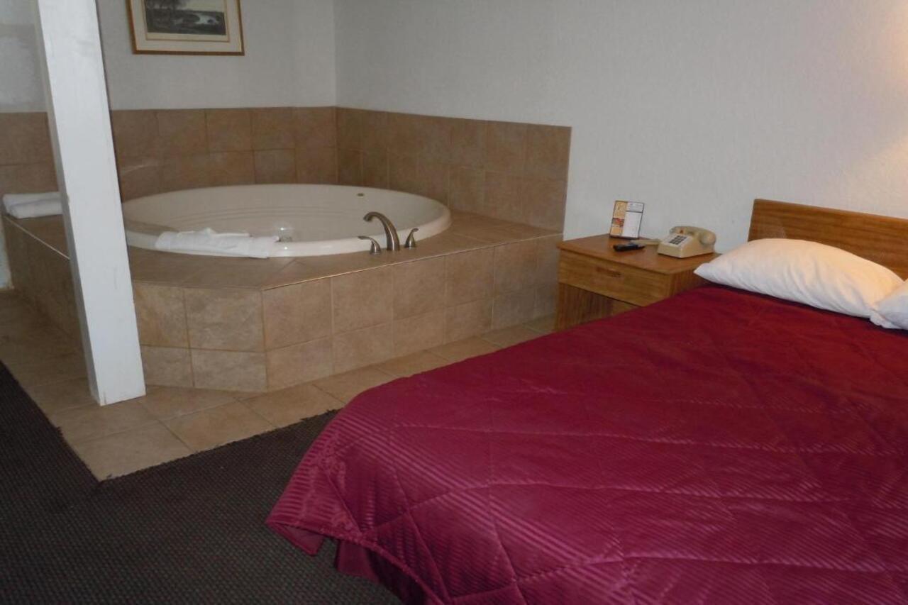 Travelodge By Wyndham Grand Rapids North Walker Esterno foto