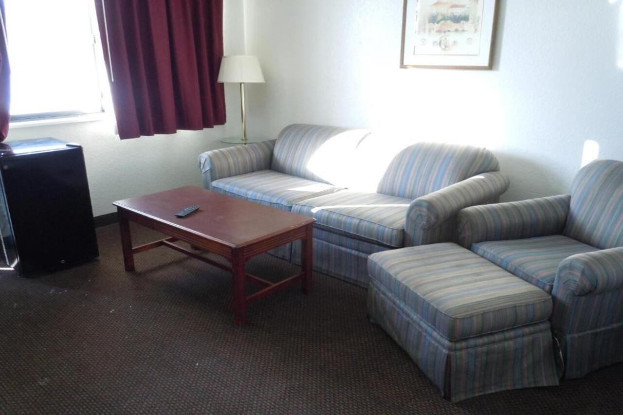 Travelodge By Wyndham Grand Rapids North Walker Esterno foto