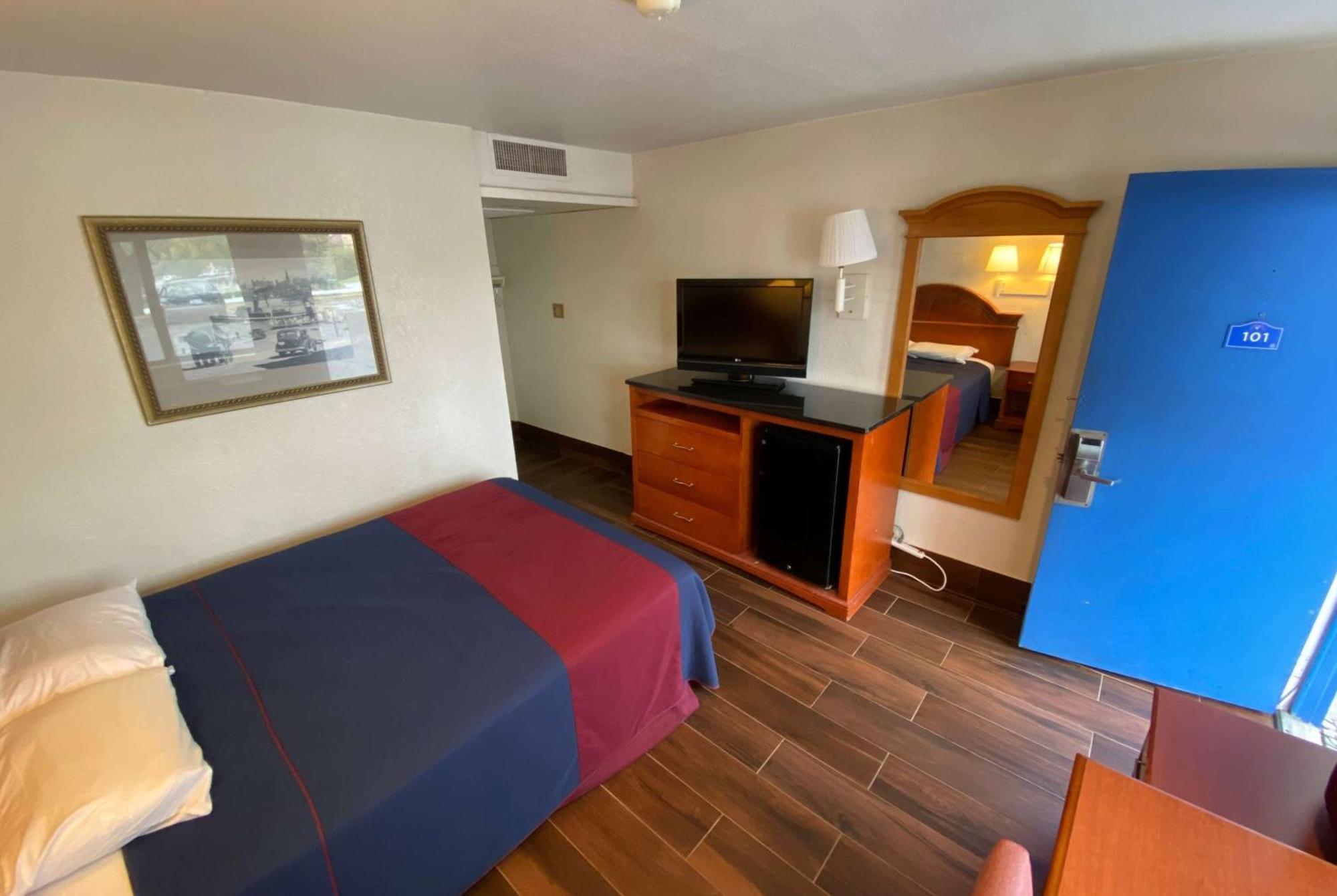 Travelodge By Wyndham Grand Rapids North Walker Esterno foto