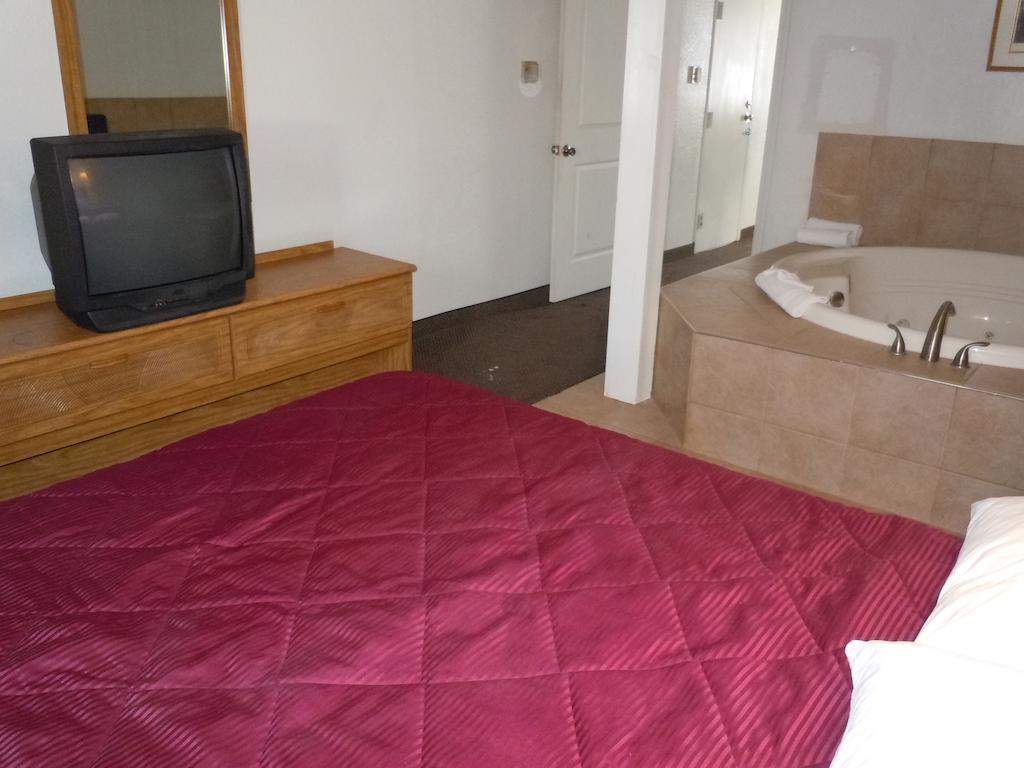 Travelodge By Wyndham Grand Rapids North Walker Esterno foto