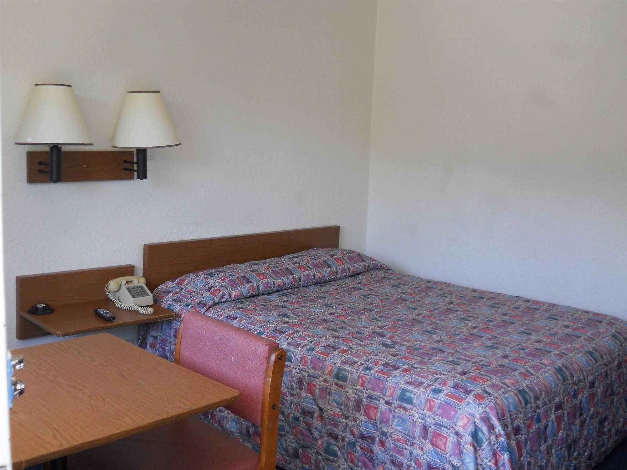 Travelodge By Wyndham Grand Rapids North Walker Esterno foto